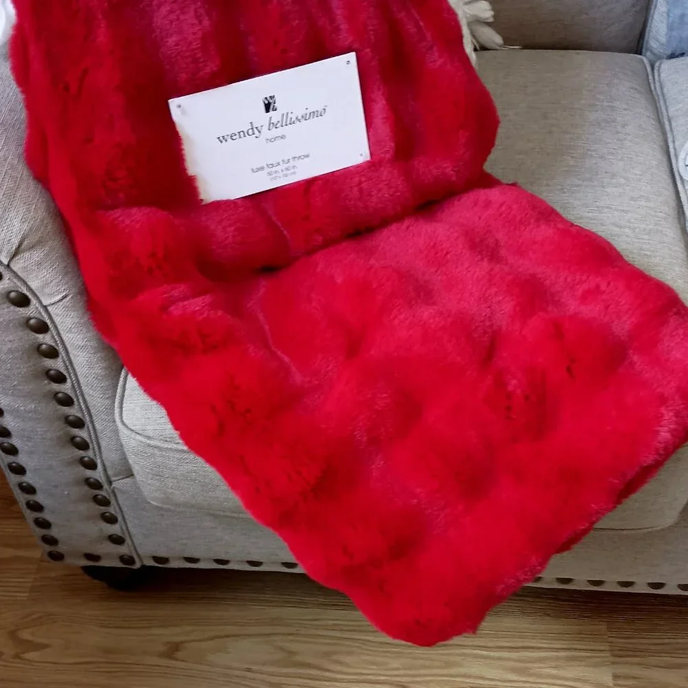 NEW! EXQUISITE CHERRY RED FAUX FUR THROW BLANKET